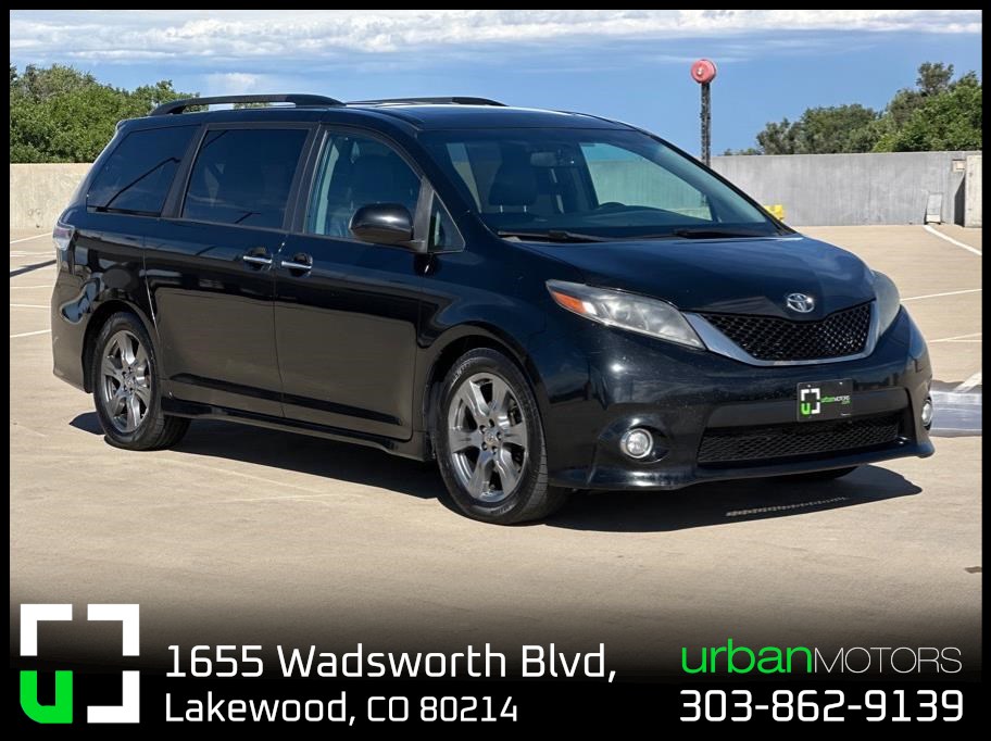 2017 Toyota Sienna from Urban Motors Green